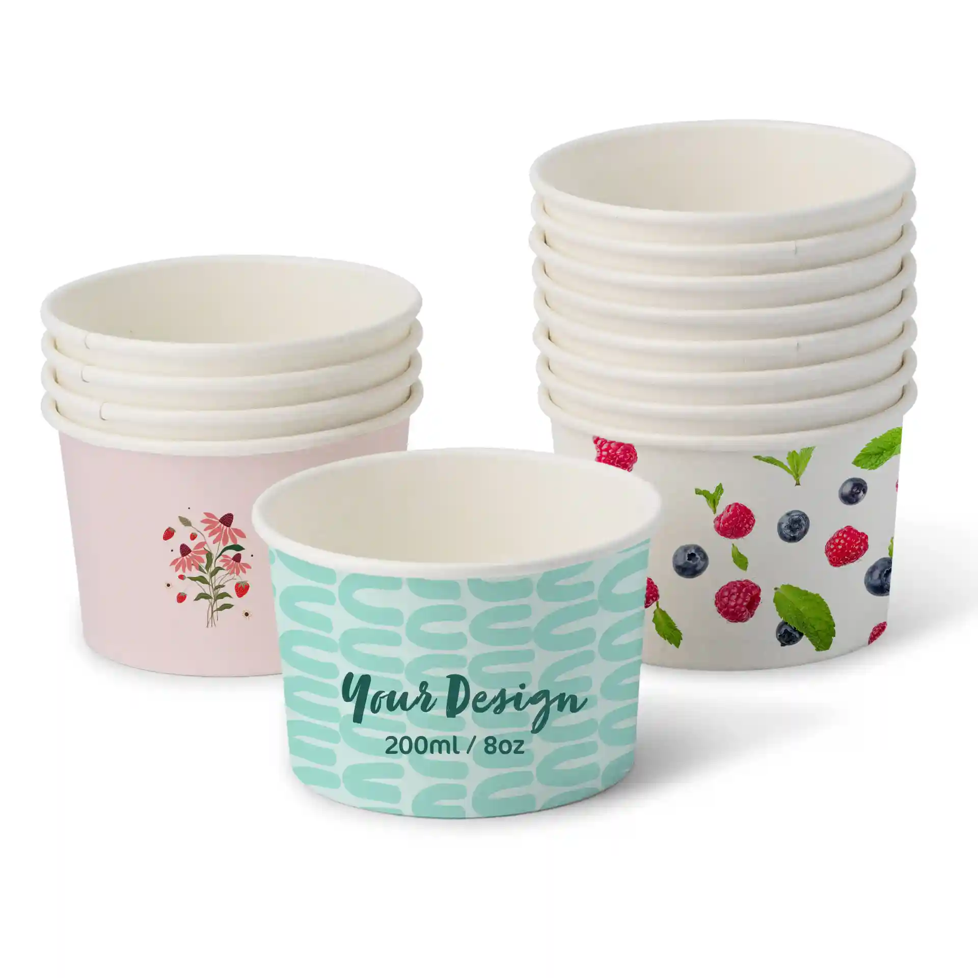 Empilement de gobelets à glace imprimés dans divers motifs, y compris des motifs floraux et de baies, avec un gobelet montrant un design personnalisable.