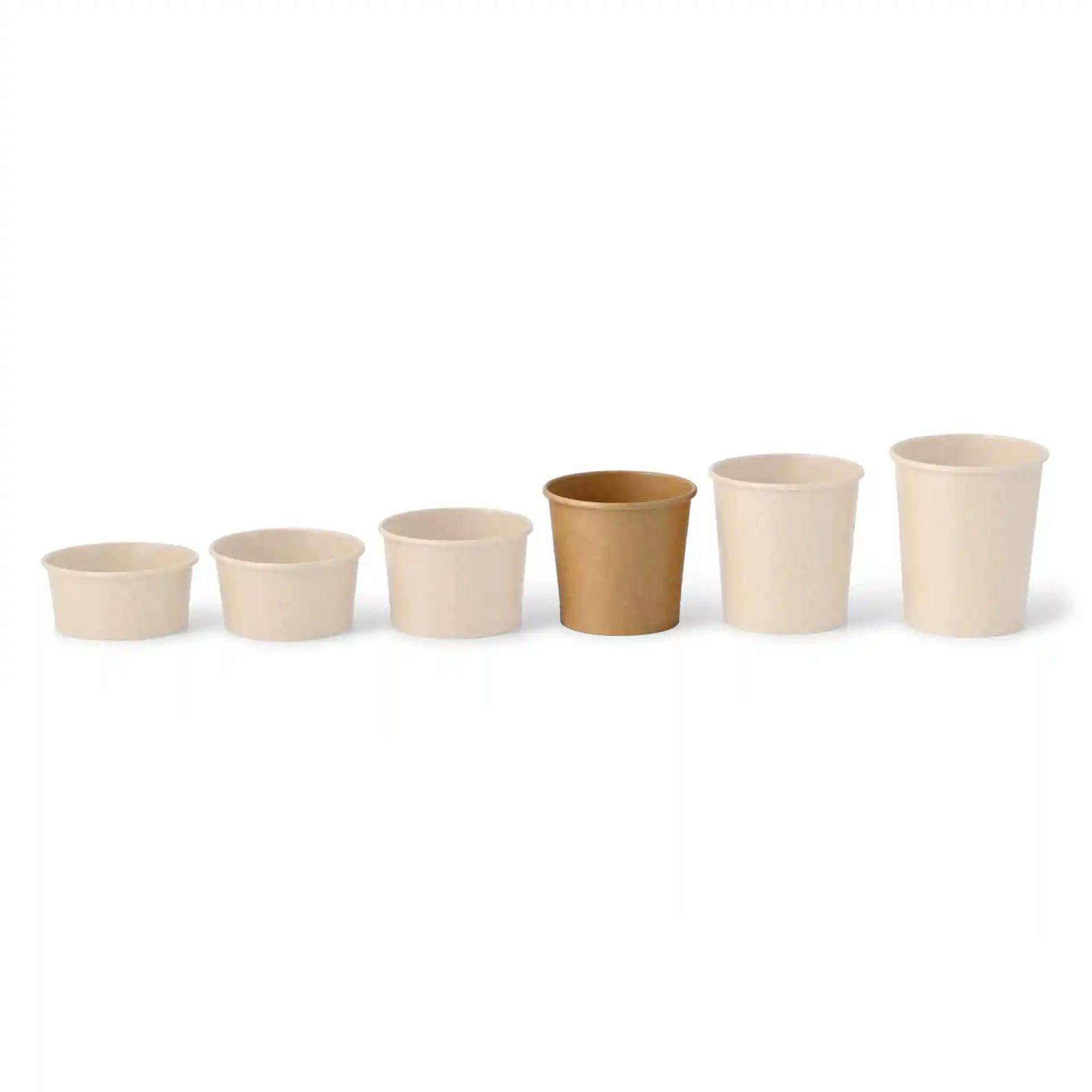 Image de six pots ronds en papier pour glace de tailles variées, avec un pot marron parmi les beiges.