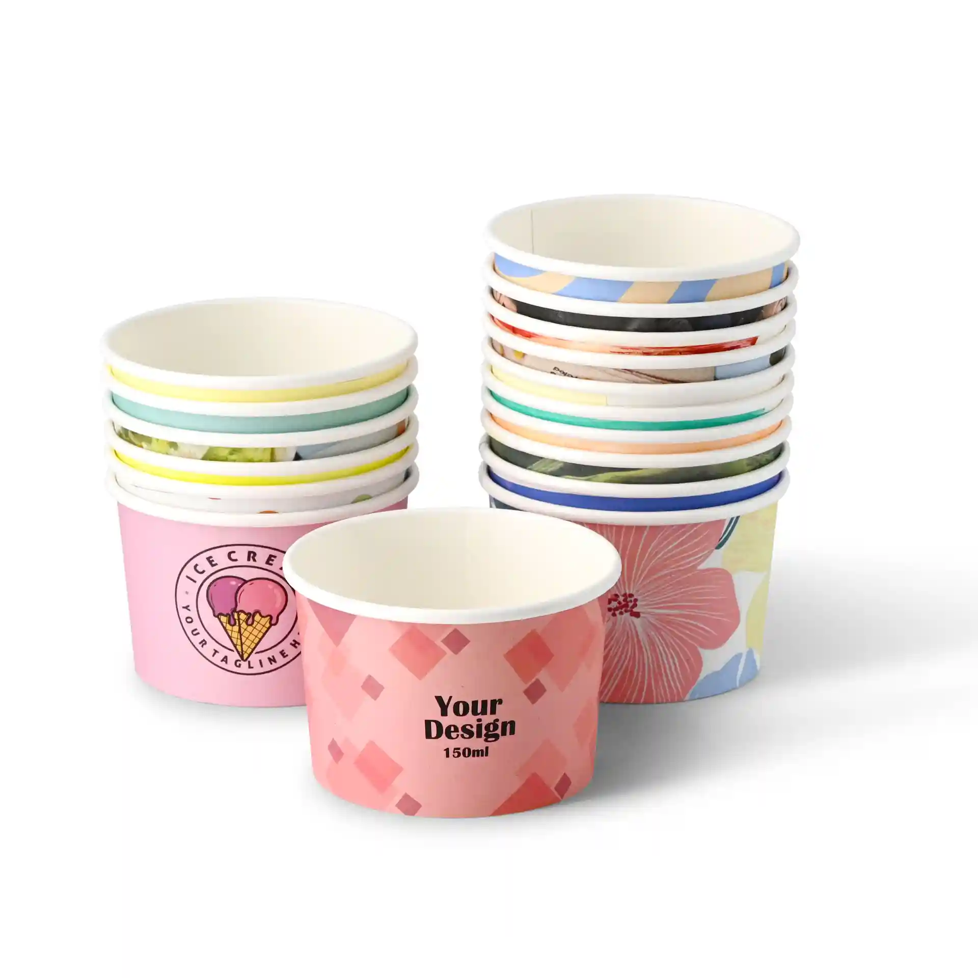 Empilement de gobelets à glace personnalisés avec divers designs, avec un gobelet rose devant étiqueté "Votre Design" et une capacité de 150 ml.