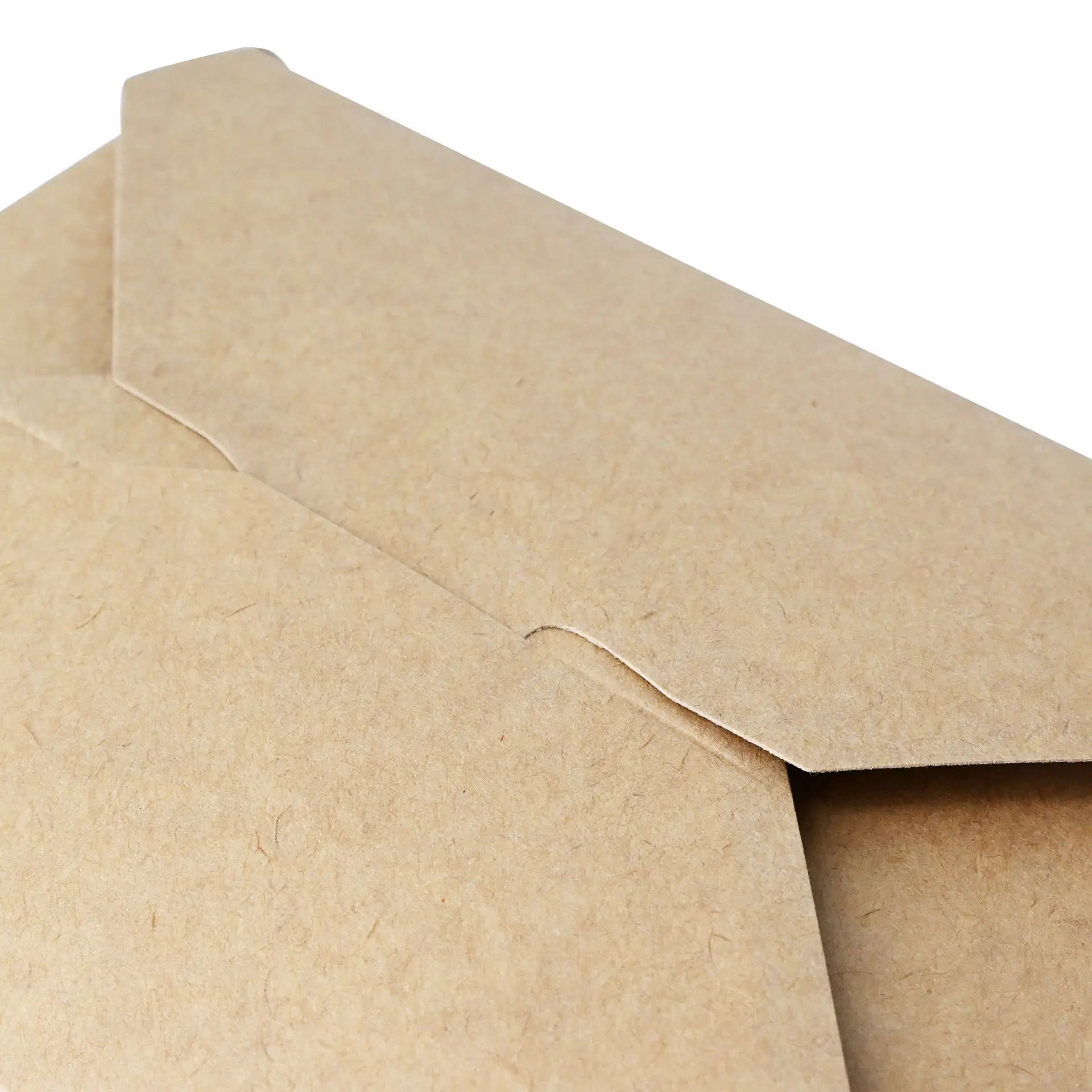 Enveloppes en papier kraft marron avec fermeture à rabat, conçues pour un envoi et un stockage sécurisés.