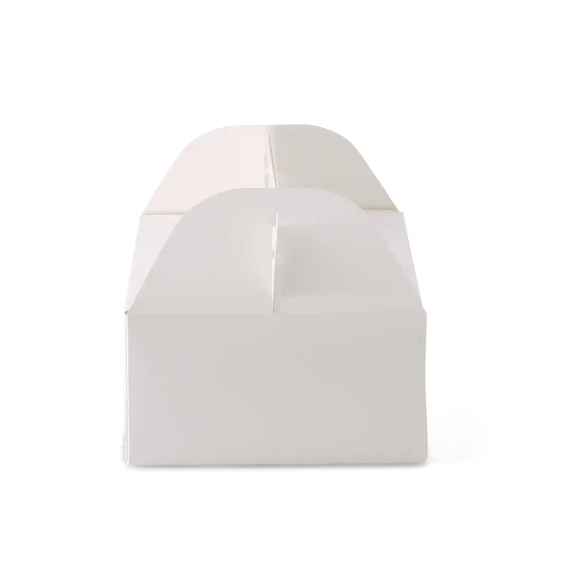 Boîte à pâtisserie rectangulaire blanche en carton avec poignée, mesurant 26 x 17 x 9 cm, vue de face.