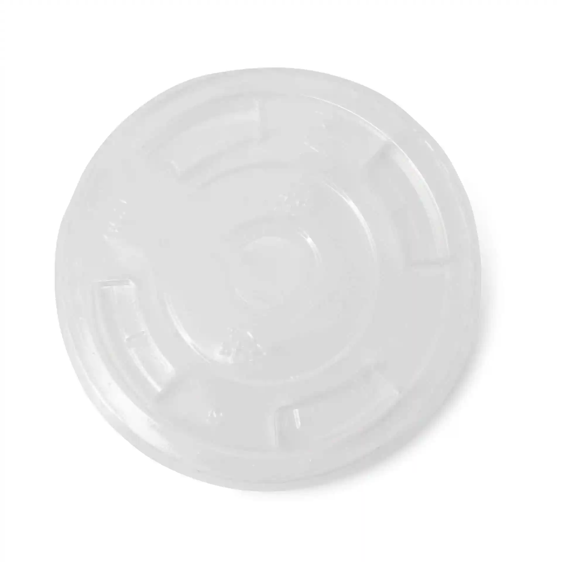 Couvercle plat en PLA transparent avec un trou pour paille, mesurant 96 mm de diamètre et 8 mm de hauteur.