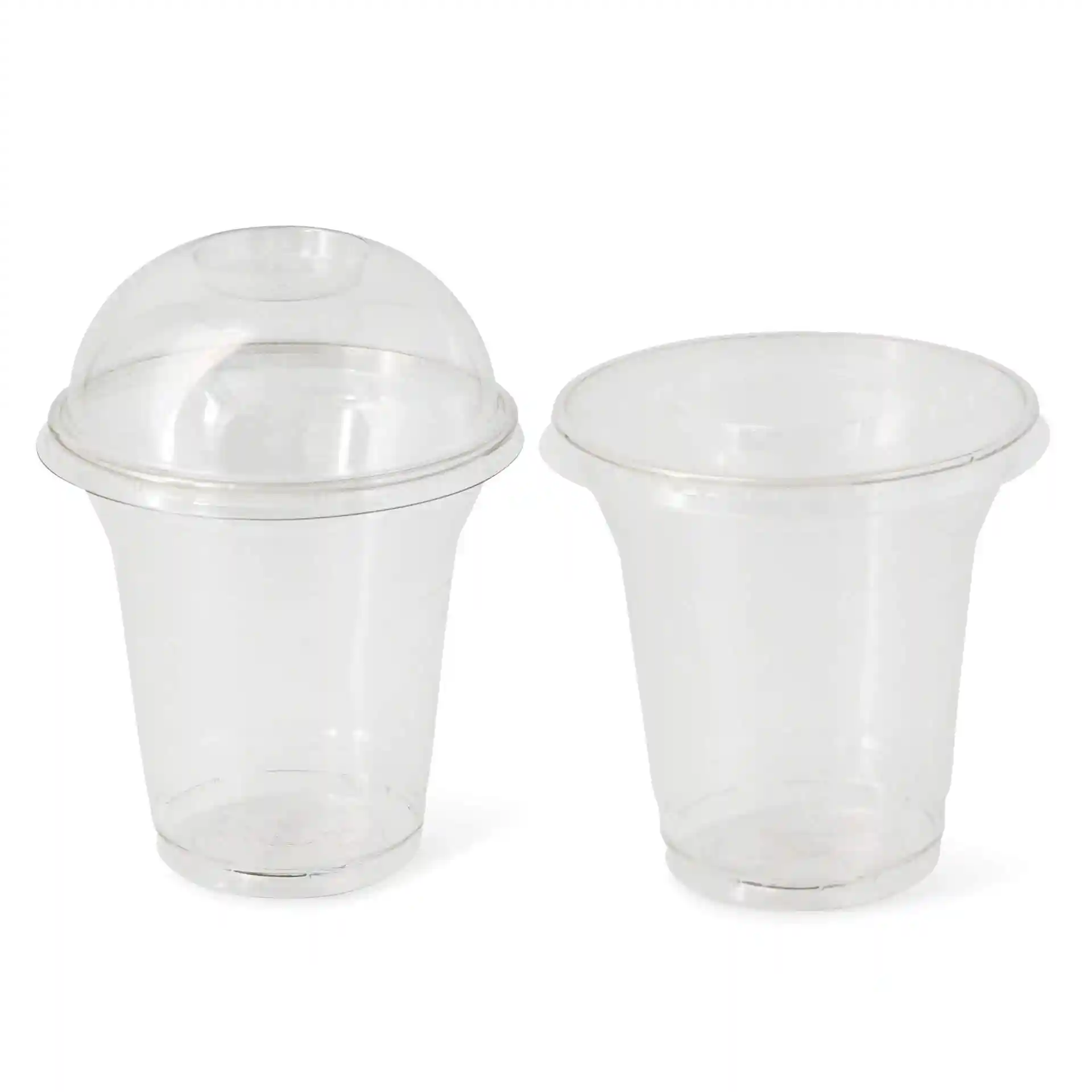 Gobelets transparents de 8 oz en rPET, l'un avec couvercle en dôme et l'autre sans, affichés côte à côte.
