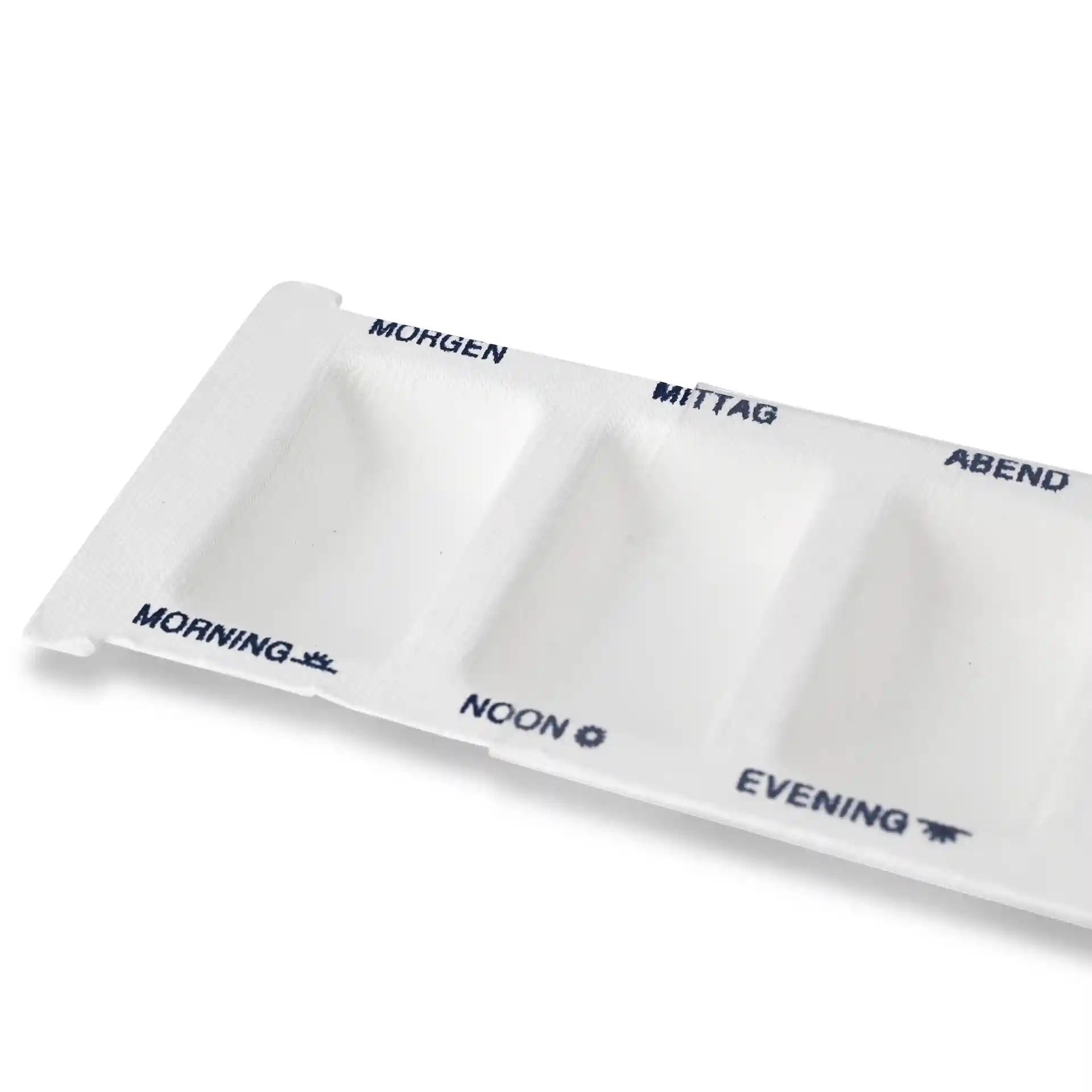 Distributeur de médicaments rectangulaire blanc avec quatre compartiments étiquetés pour le matin, le midi, le soir et la nuit.
