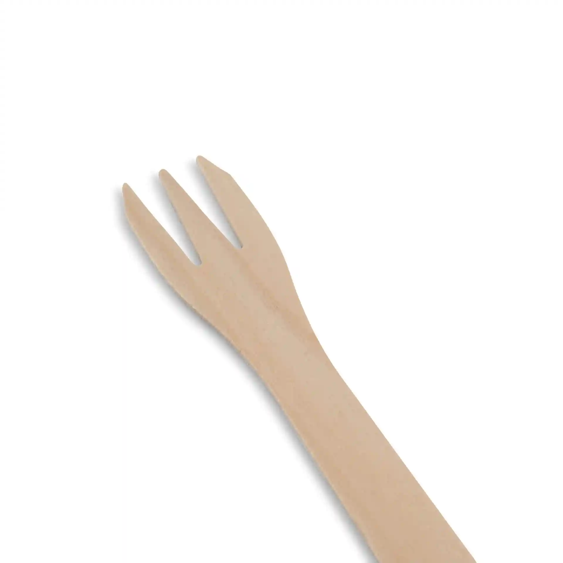 Fourchette en bois à trois dents, mesurant 17,5 cm de long, sur fond blanc.