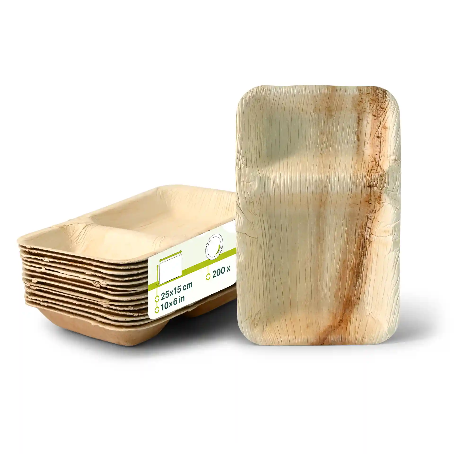Assiette rectangulaire en feuille de palmier avec deux compartiments, mesurant 25 x 15 cm, présentée avec des assiettes empilées derrière.