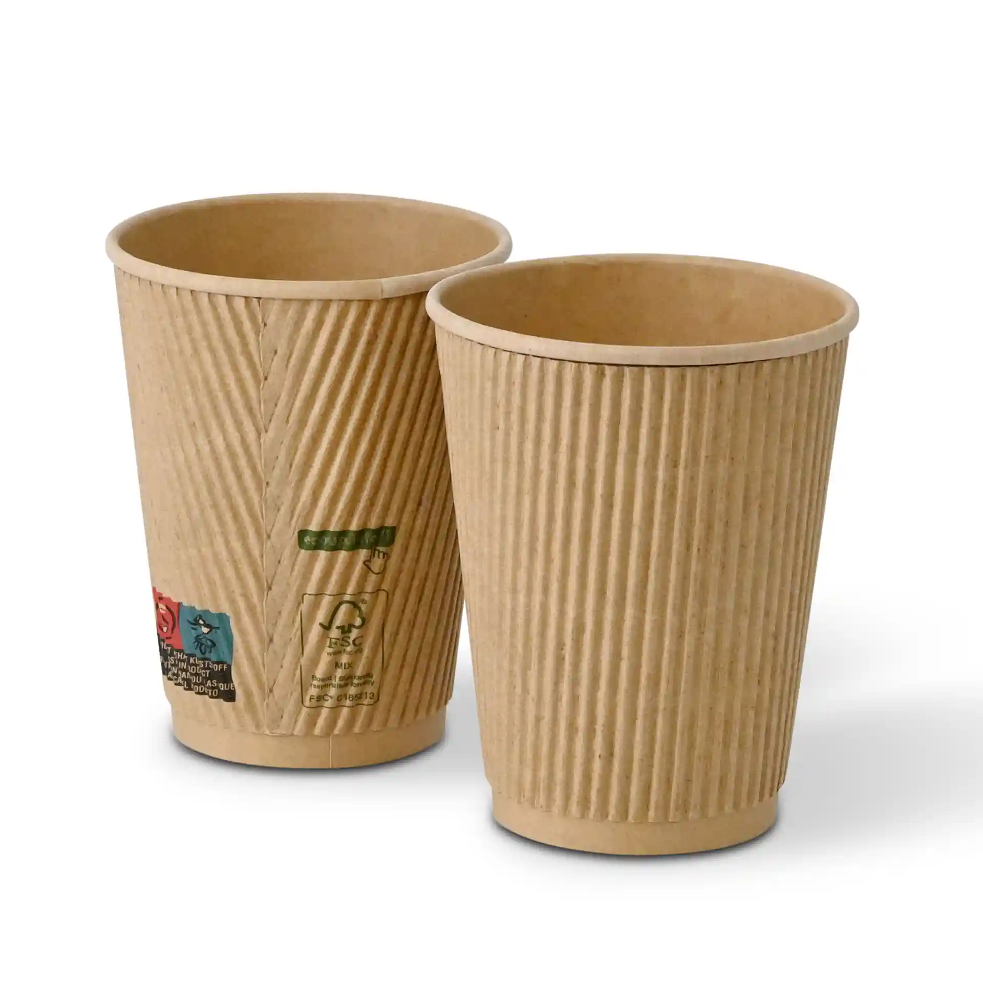 Deux gobelets kraft nervurés de 12 oz d'un diamètre de 90 mm, avec des étiquettes et marquages visibles sur un gobelet.