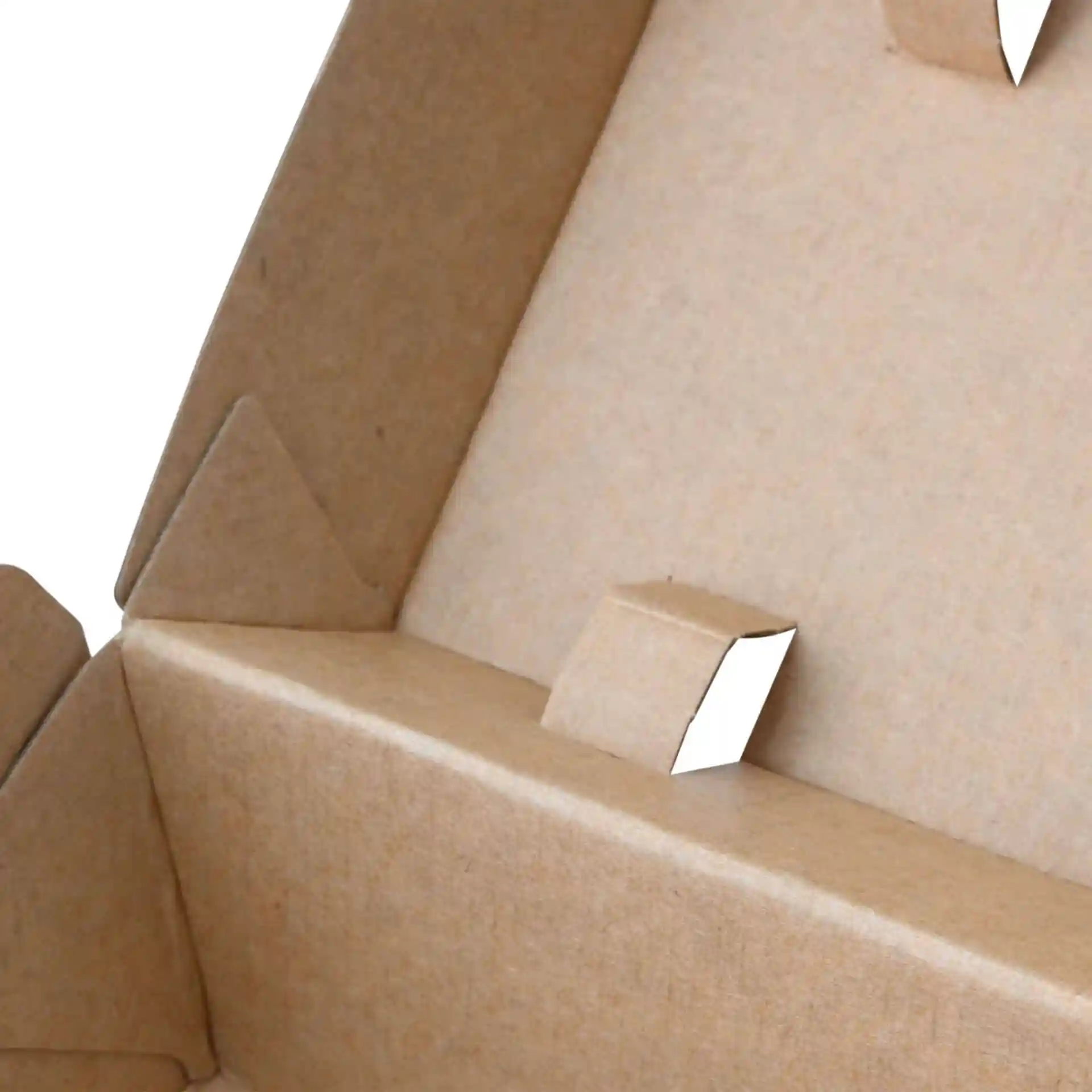 Gros plan de l'intérieur d'une boîte alimentaire en carton brun avec un couvercle à charnière et des onglets pliants visibles.