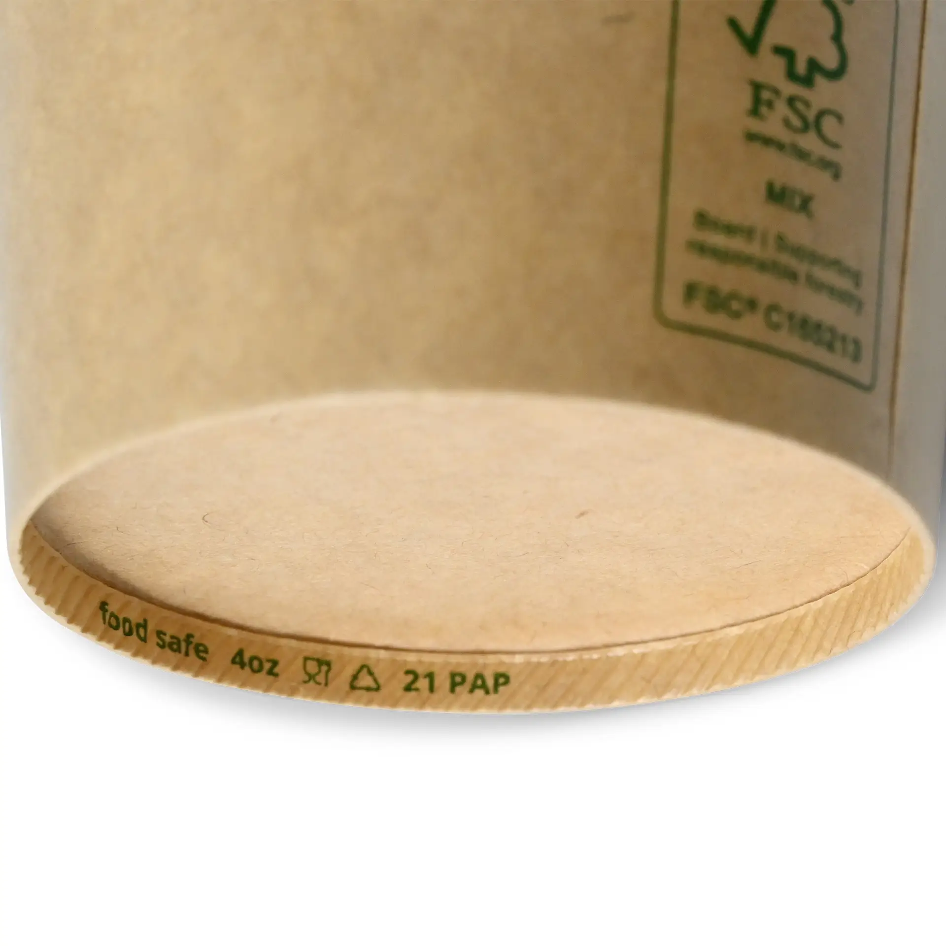 Un gobelet en papier brun avec un fond rond, portant une étiquette indiquant qu'il est recyclable et conforme aux normes alimentaires.