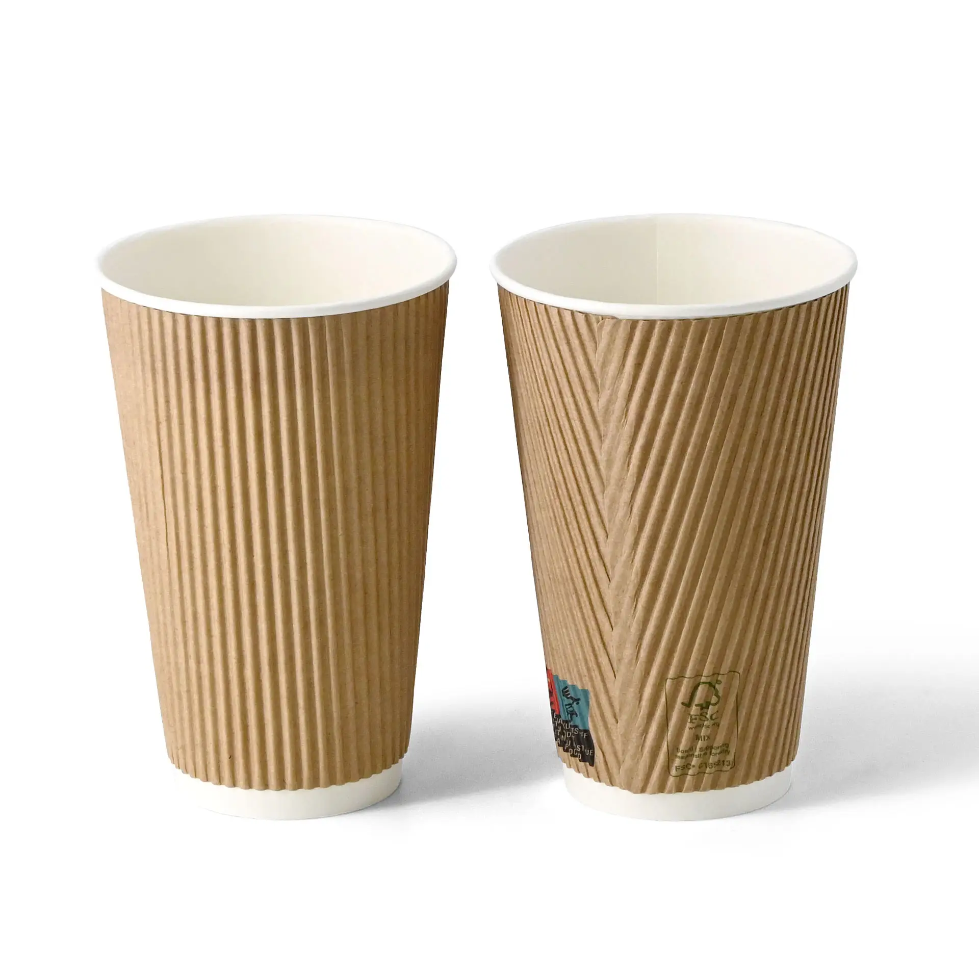 Deux tasses à café de 16 oz à rainures brunes avec intérieurs blancs, présentant différents motifs de rainures.